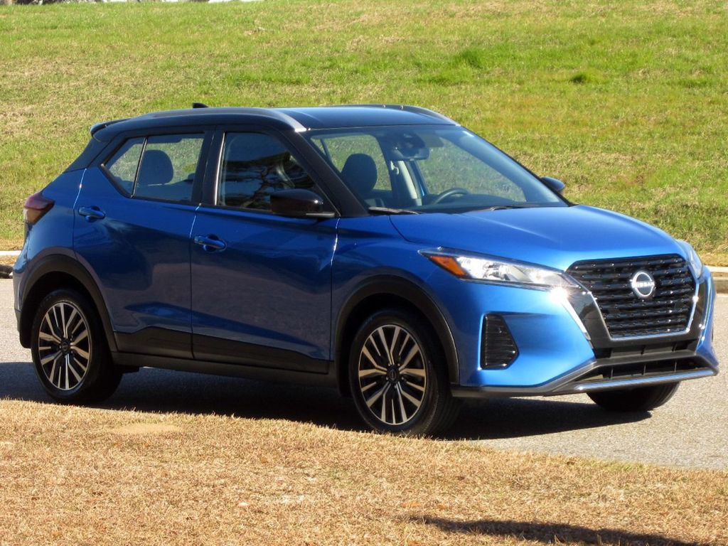 2022 Nissan Kicks SV photo 2