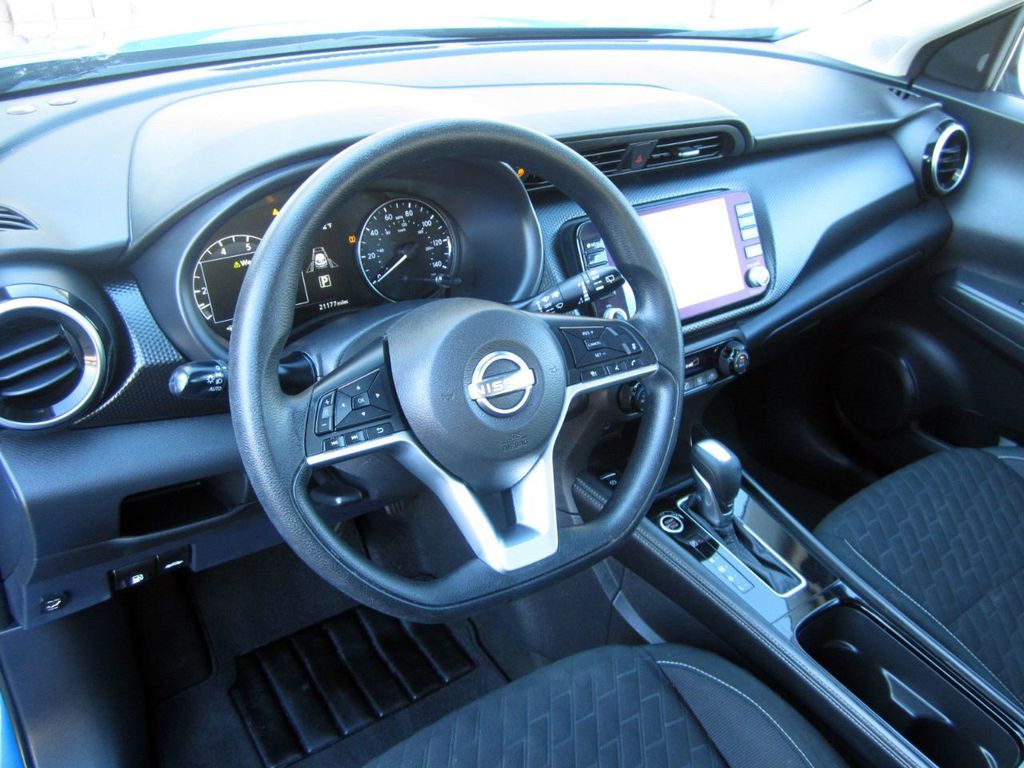 2022 Nissan Kicks SV photo 7