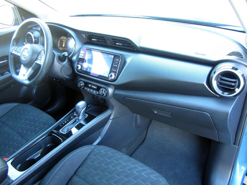 2022 Nissan Kicks SV photo 8