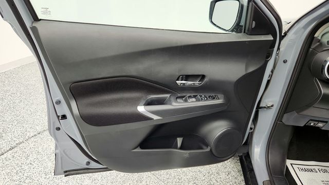 2022 Nissan Kicks SV with Spoiler & Illuminated Kick Plates - 22954478 - 9
