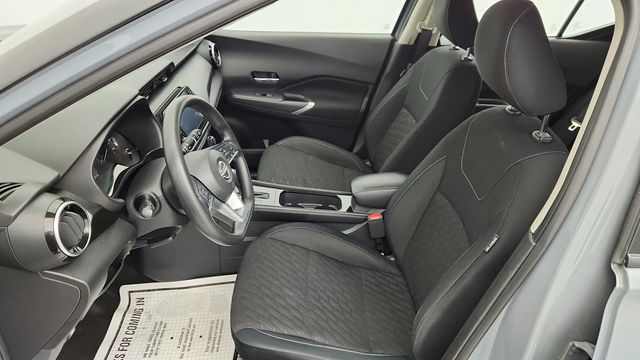 2022 Nissan Kicks SV with Spoiler & Illuminated Kick Plates - 22954478 - 17