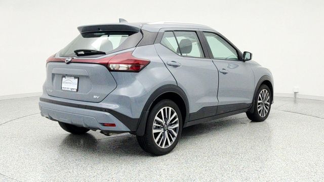 2022 Nissan Kicks SV with Spoiler & Illuminated Kick Plates - 22954478 - 4