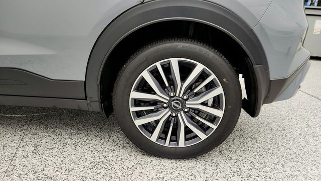 2022 Nissan Kicks SV with Spoiler & Illuminated Kick Plates - 22954478 - 8