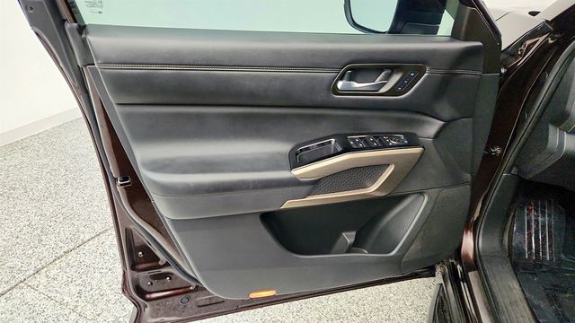 2022 Nissan Pathfinder Platinum 4WD w/ Panoramic Moonroof & Bose Premium Audio - 22994759 - 10