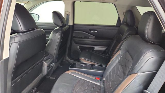 2022 Nissan Pathfinder Platinum 4WD w/ Panoramic Moonroof & Bose Premium Audio - 22994759 - 21