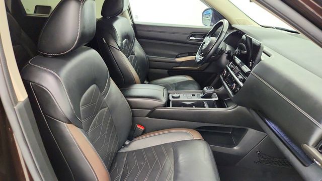 2022 Nissan Pathfinder Platinum 4WD w/ Panoramic Moonroof & Bose Premium Audio - 22994759 - 25