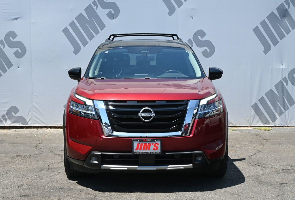 Nissan Pathfinder photo 2