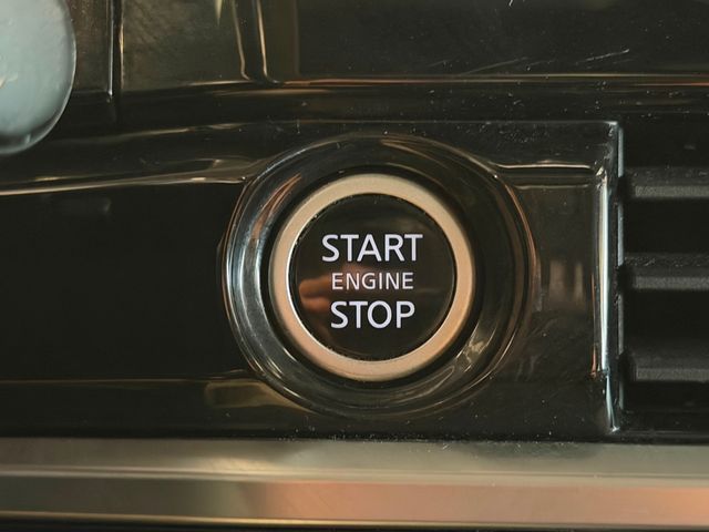 2022 Nissan Pathfinder SL 4WD - 22992314 - 31