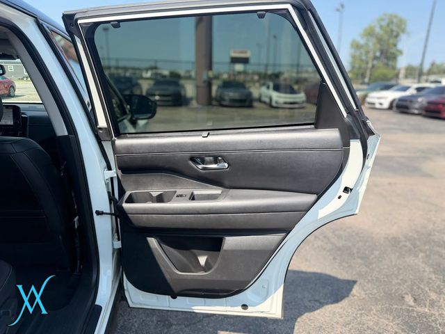 2022 Nissan Pathfinder SL Sport Utility 4D - 23066377 - 18
