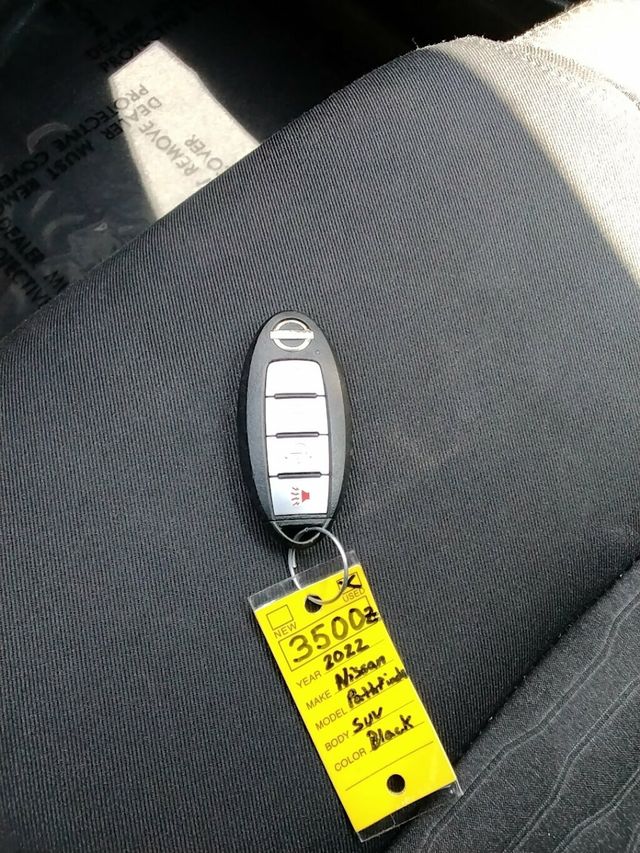 2022 Nissan Pathfinder SV 2WD - 23048573 - 28