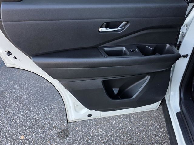 2022 Nissan Pathfinder SV 2WD - 22982571 - 32