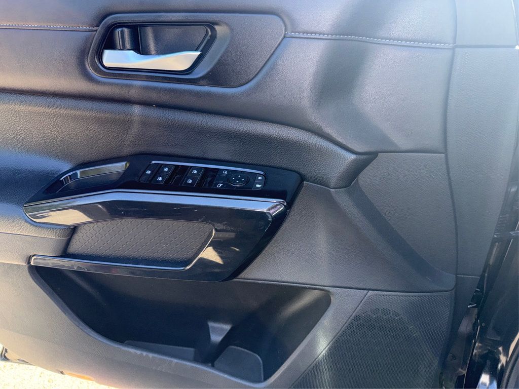 Nissan Pathfinder photo 17