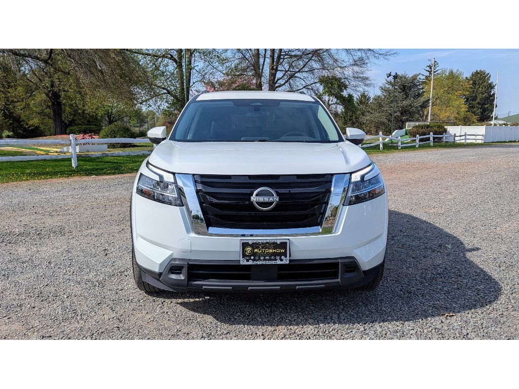 2022 Nissan Pathfinder SV photo 2
