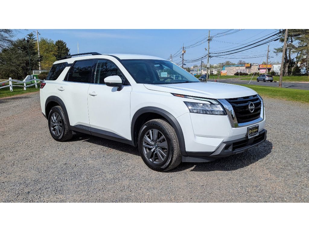 2022 Nissan Pathfinder SV photo 3