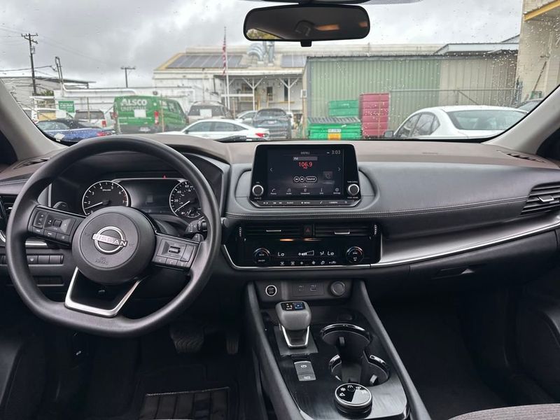 2022 Nissan Rogue AWD SV - 22916315 - 13