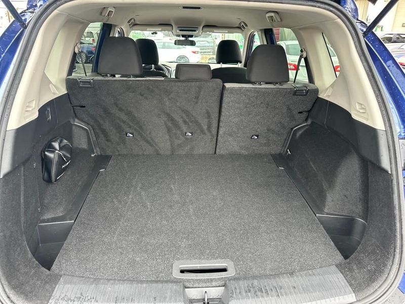 2022 Nissan Rogue AWD SV - 22916315 - 19