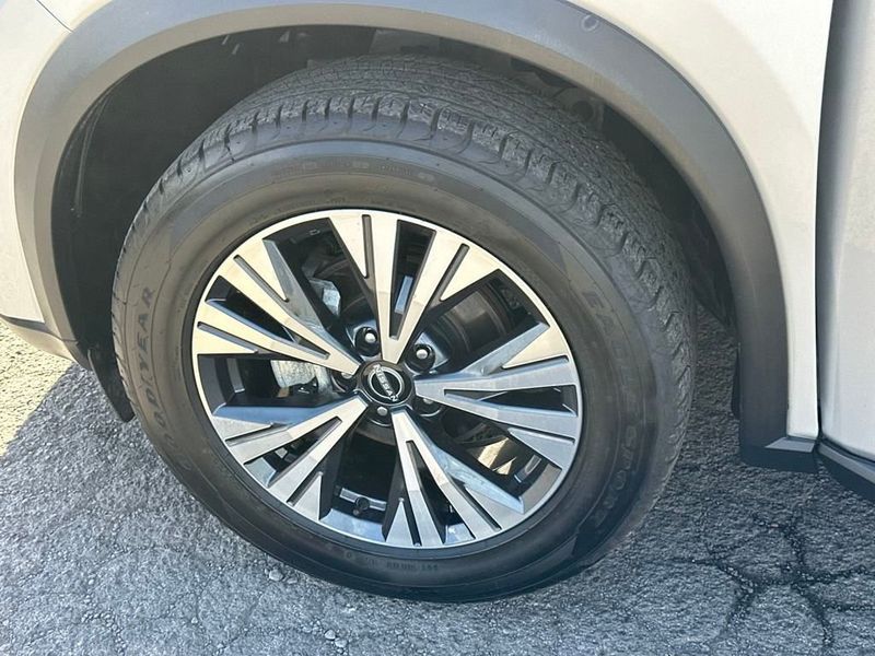 2022 Nissan Rogue AWD SV - 22939101 - 11