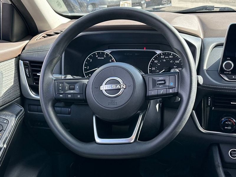 2022 Nissan Rogue AWD SV - 22939101 - 17