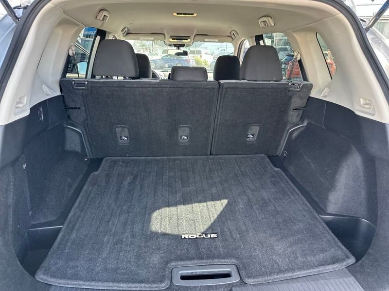 2022 Nissan Rogue AWD SV - 22939101 - 19