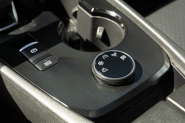 2022 Nissan Rogue AWD SV - 22844266 - 39