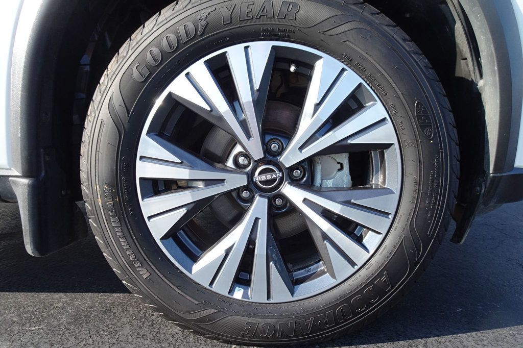 2022 Nissan Rogue SV photo 10