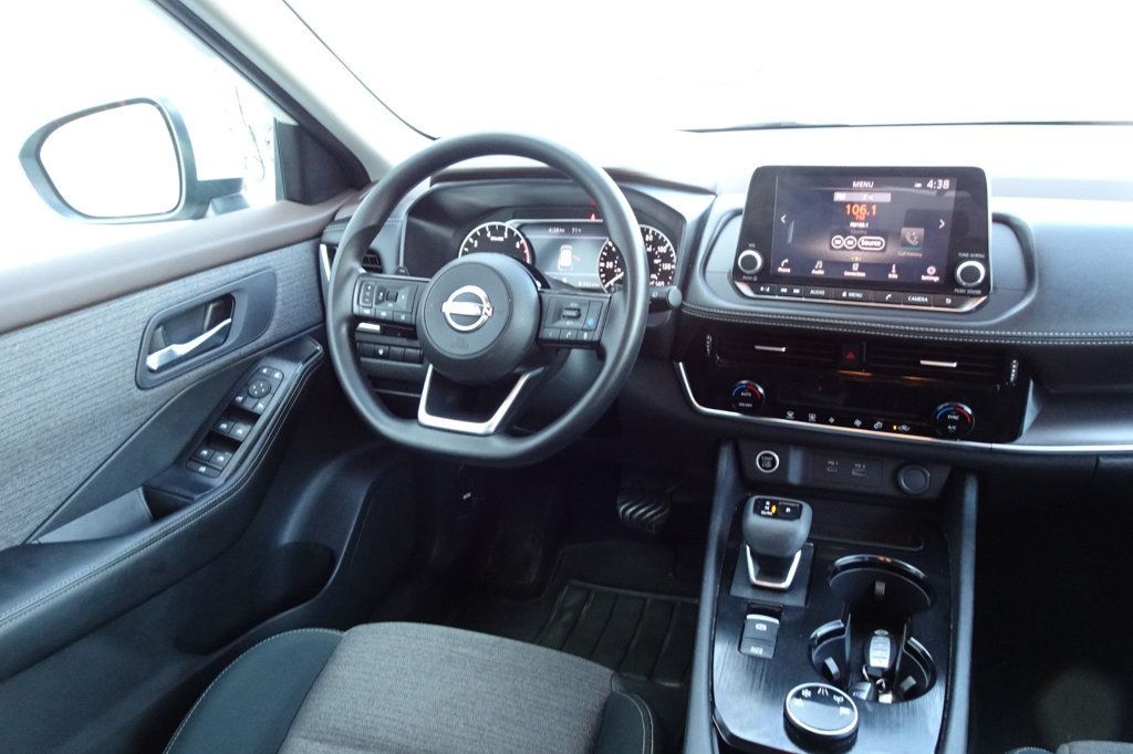 2022 Nissan Rogue SV photo 13