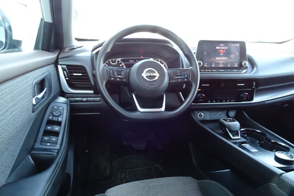 2022 Nissan Rogue SV photo 15