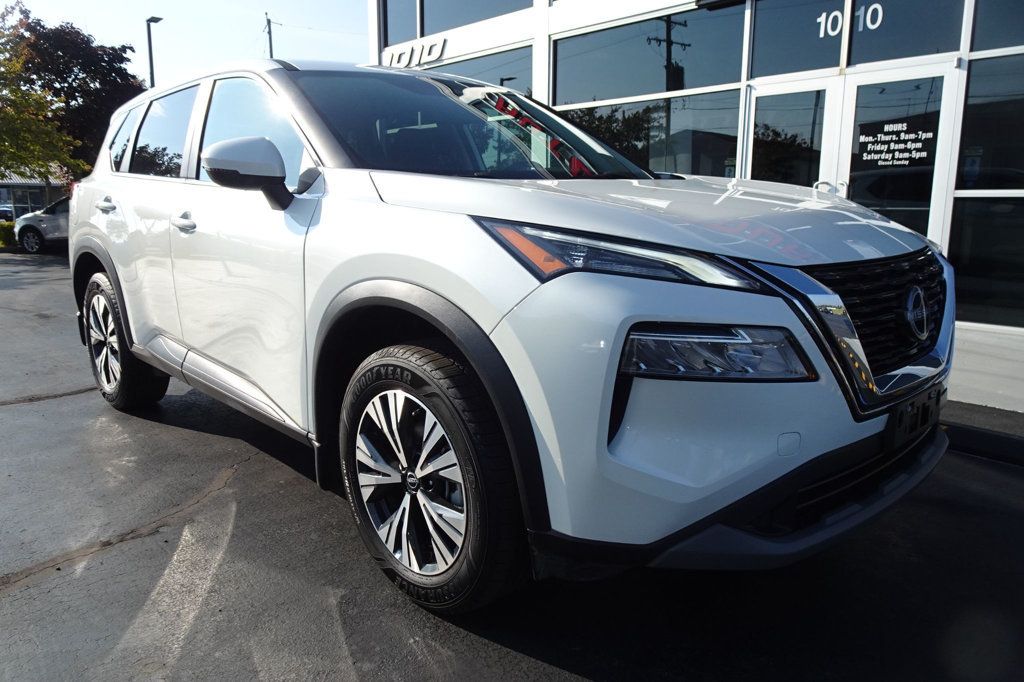 2022 Nissan Rogue SV photo 2