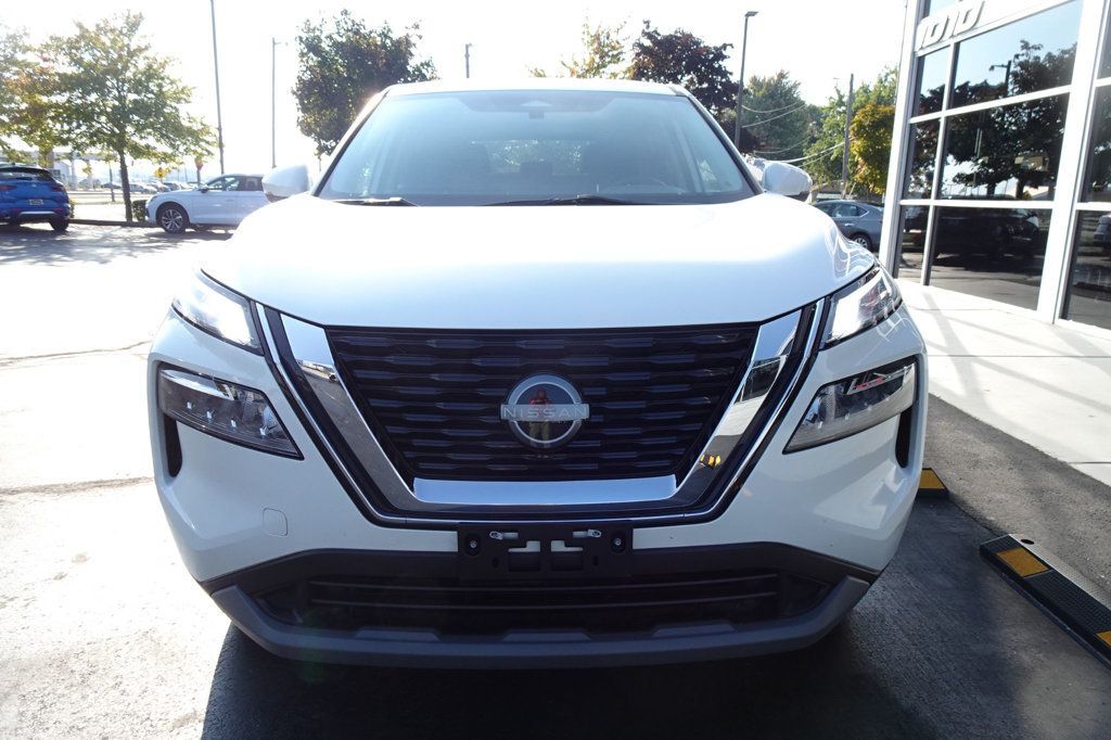 2022 Nissan Rogue SV photo 3