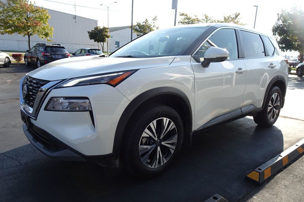 2022 Nissan Rogue SV photo 4
