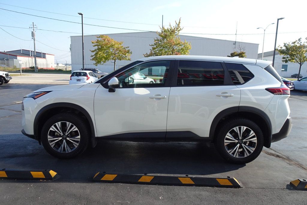 2022 Nissan Rogue SV photo 5