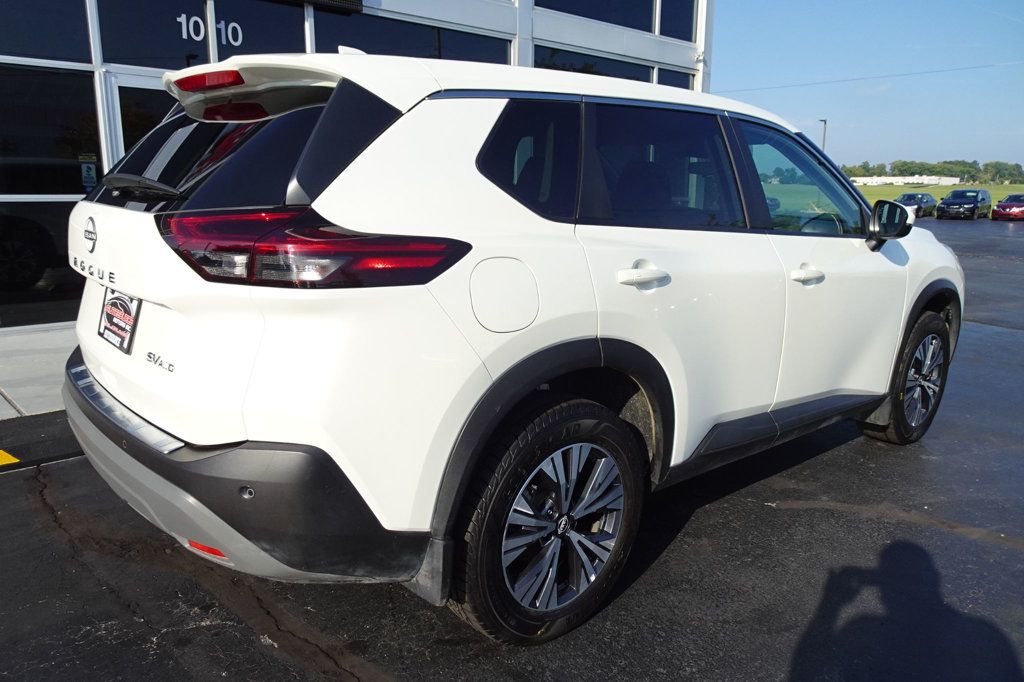 2022 Nissan Rogue SV photo 8