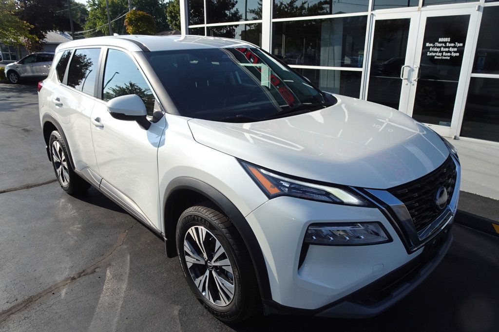 2022 Nissan Rogue SV photo 9