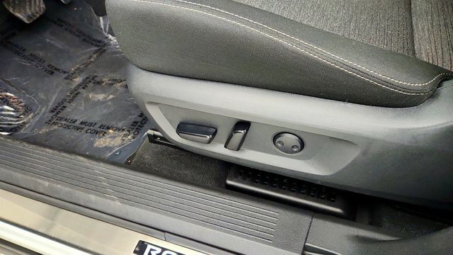 2022 Nissan Rogue AWD SV w/ Illuminated Kick Plates - 23023489 - 10