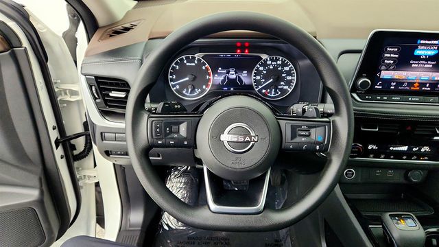 2022 Nissan Rogue AWD SV w/ Illuminated Kick Plates - 23023489 - 12
