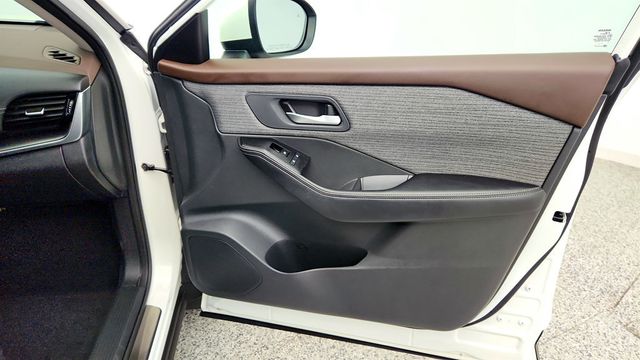 2022 Nissan Rogue AWD SV w/ Illuminated Kick Plates - 23023489 - 23