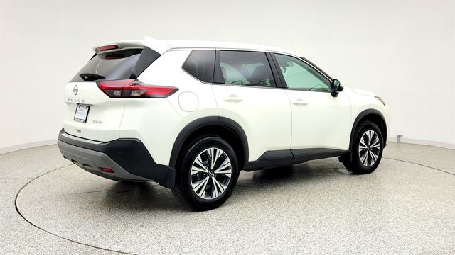 2022 Nissan Rogue AWD SV w/ Illuminated Kick Plates - 23023489 - 4
