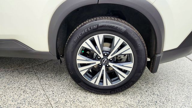 2022 Nissan Rogue AWD SV w/ Illuminated Kick Plates - 23023489 - 8