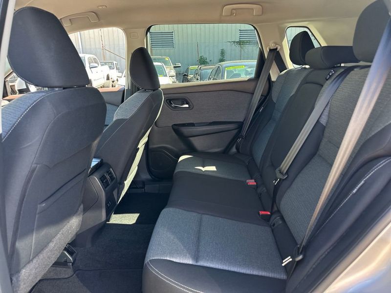 2022 Nissan Rogue FWD SV - 22952151 - 14