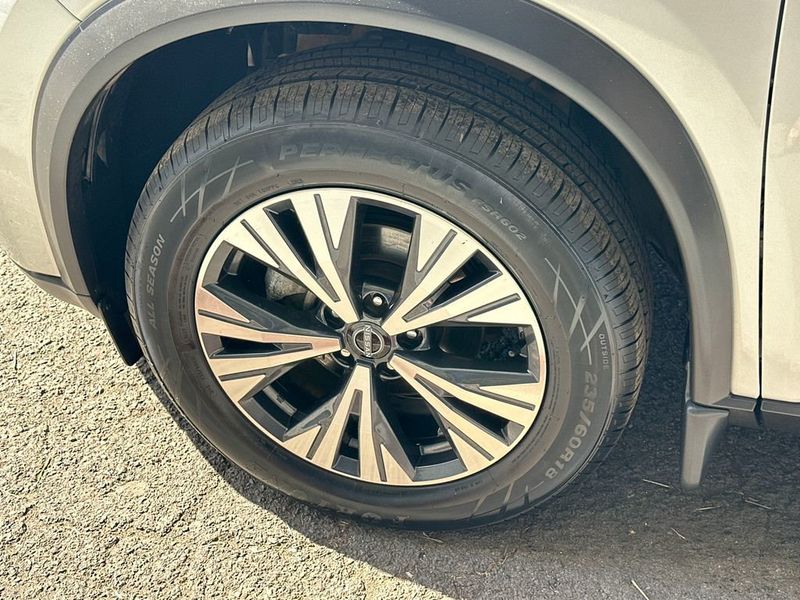 2022 Nissan Rogue FWD SV - 22955439 - 11