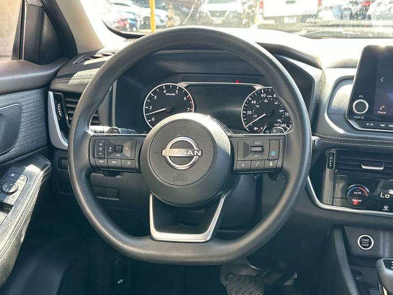 2022 Nissan Rogue FWD SV - 22955439 - 17