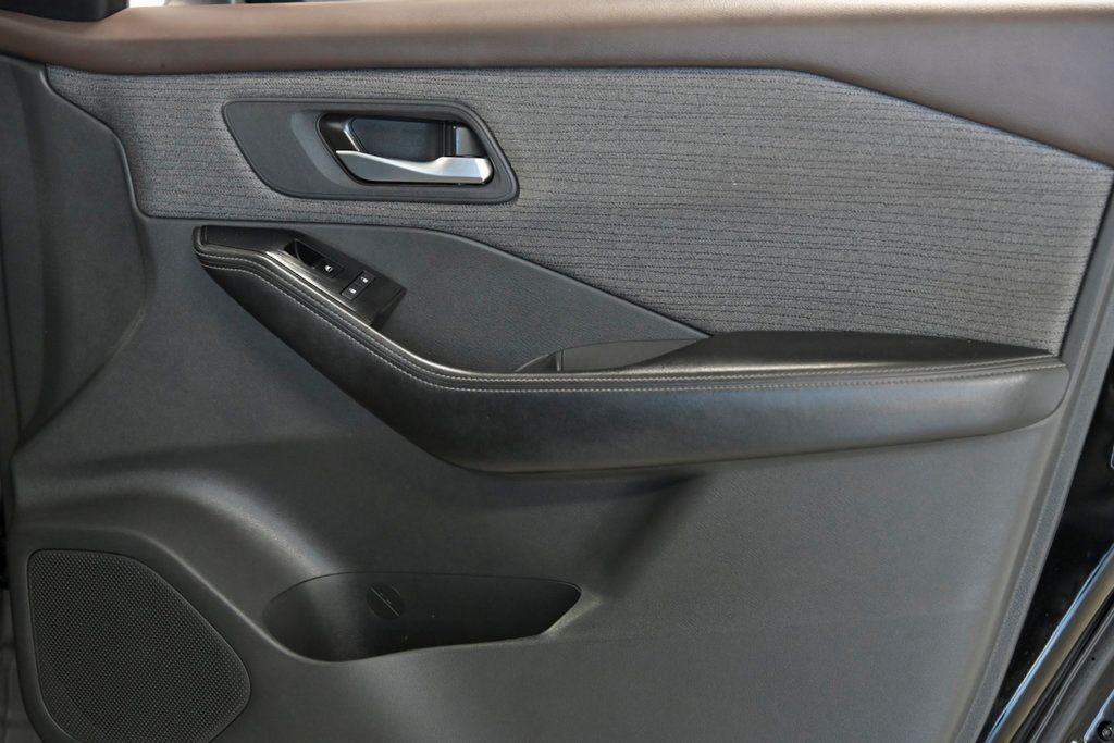 2022 Nissan Rogue FWD SV - 23028796 - 17