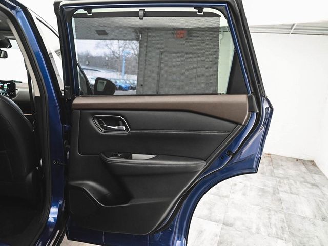 2022 Nissan Rogue Platinum - 22957353 - 13