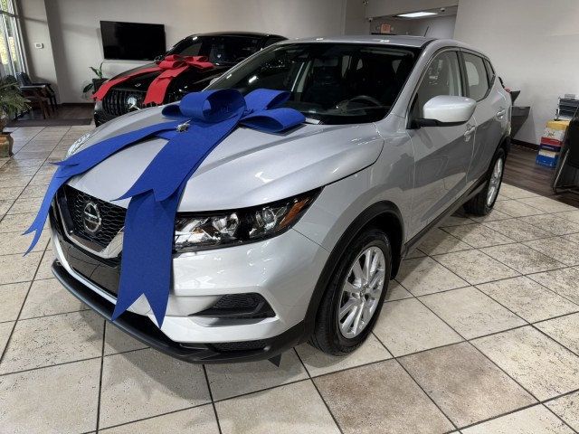 2022 Nissan Rogue Sport S photo 2