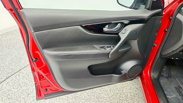 2022 Nissan Rogue Sport AWD SV with Technology Package - 22971204 - 9