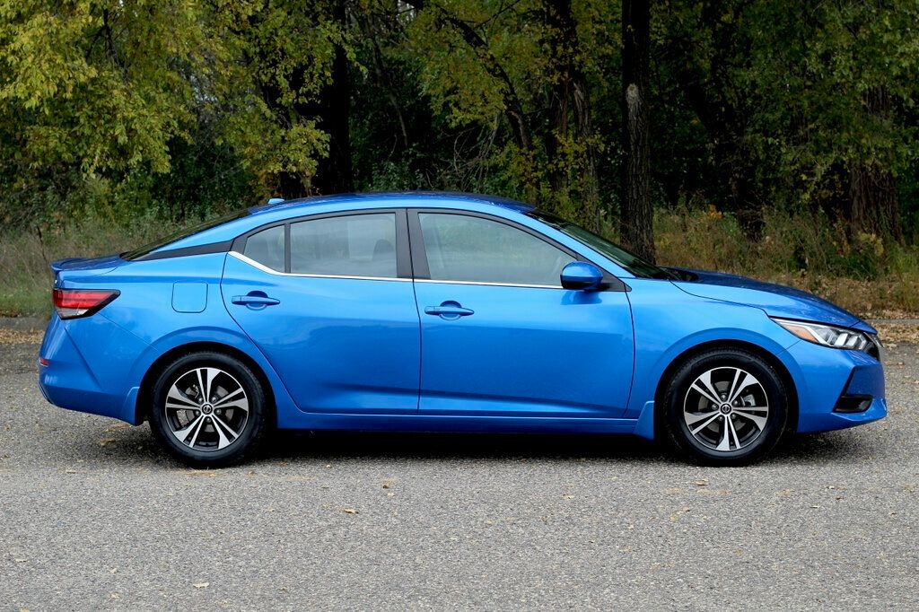 2022 Nissan Sentra SV photo 2