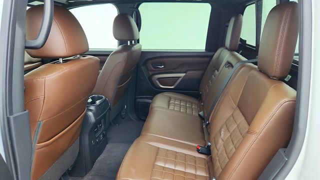 2022 Nissan Titan 4x4 Crew Cab Platinum Reserve - 23014234 - 18