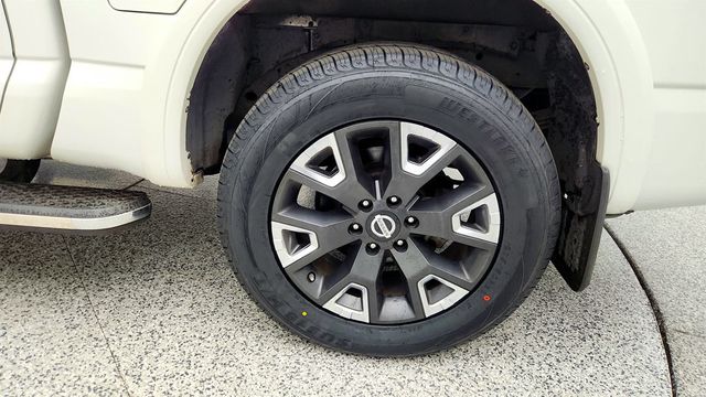 2022 Nissan Titan 4x4 Crew Cab Platinum Reserve - 23014234 - 8