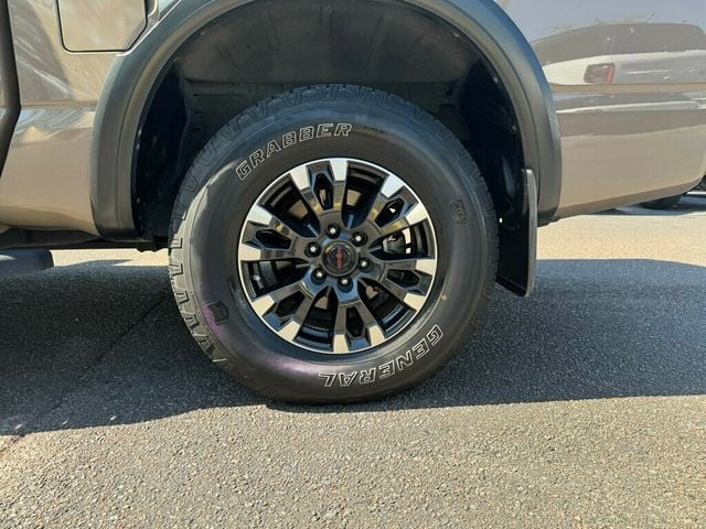 2022 Nissan Titan 4x4 Crew Cab PRO-4X - 23027983 - 8