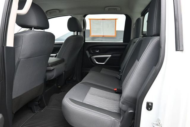 2022 Nissan Titan 4x4 Crew Cab SV - 23045295 - 9